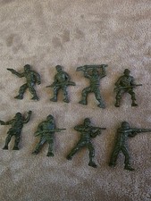 Lot Of 8 Vintage Plastic Army Men