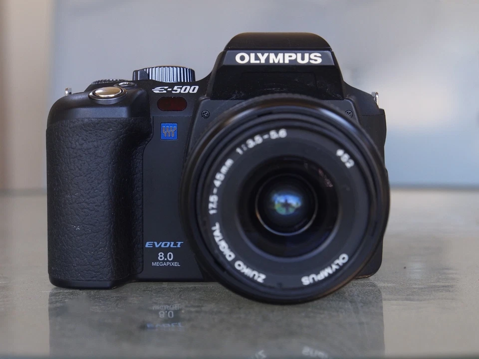 Olympus E-500 EVOLUTION DSLR — 8 Мп, датчик Kodak CCD — комплект с объективом 17,5–45 мм - Изображение 2 из 4