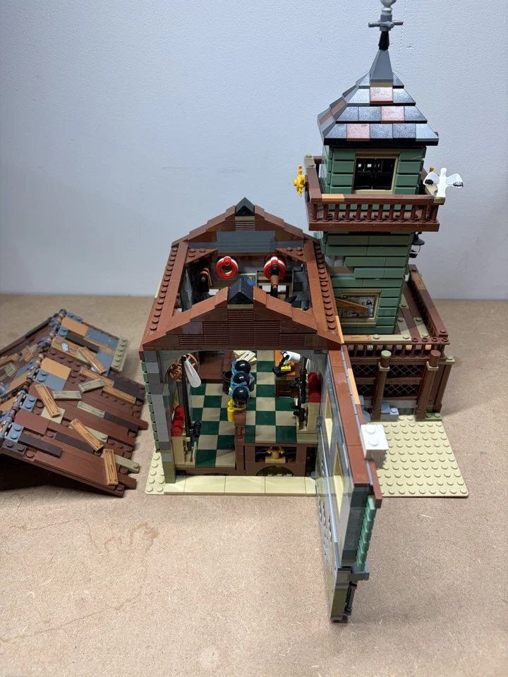 LEGO Ideas 21310 Old Fishing Store, photo 4 of 5