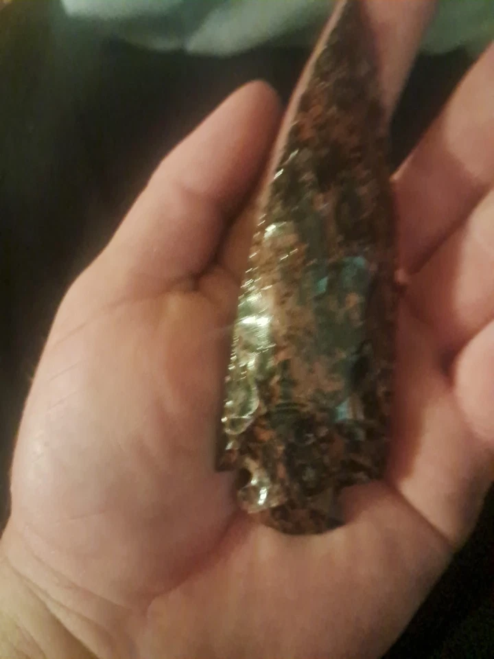 Artefacto de punta de flecha india Foto 4 de 4