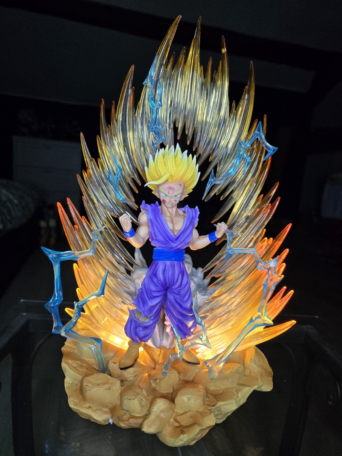 Figurine Gohan super saiyan 2 DBZ avec statue LED lumineuse 36cm manga