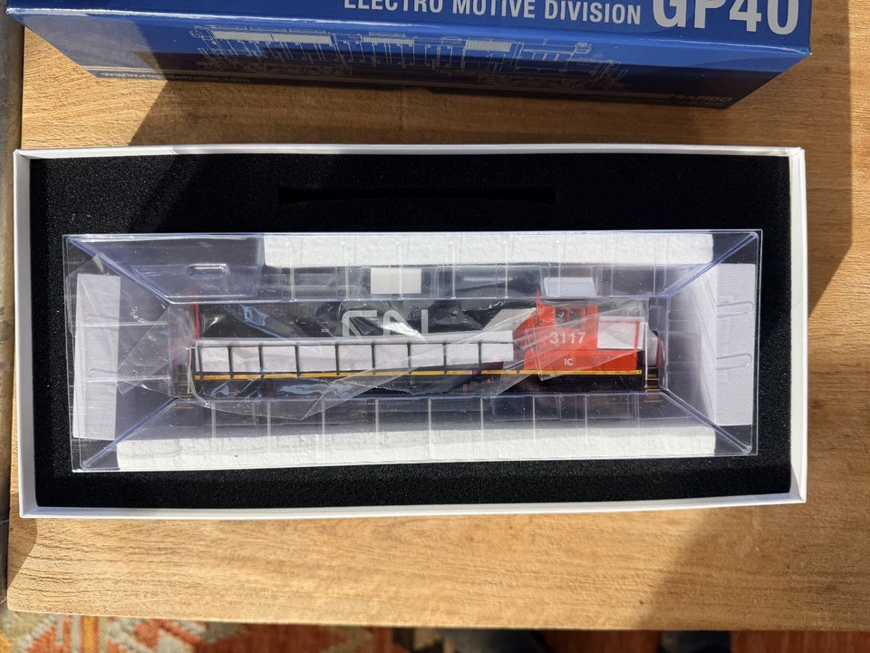 Rapido Trains HO Scale EMD GP40 Locomotive CN "Ex-IC" 3117 DCC+Sound - Image 4 of 4