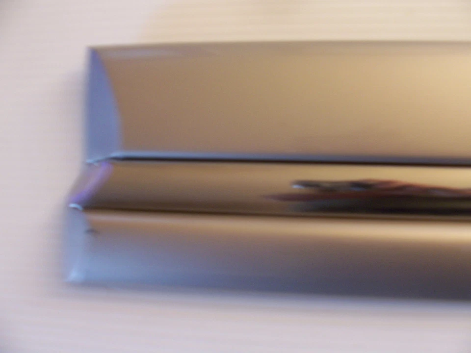 Moldura de puerta trasera izquierda Buick Lesabre Limited 1997 OEM usada beige piedra Foto 3 de 4