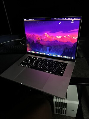 2021 Apple Macbook Pro M1 16'' 10-core CPU 16-core GPU 16GB 1TB SSD - Excellent