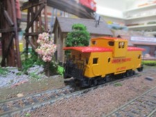 BACHMANN - HO SCALE 36' WIDE VISION CABOOSE..UNION PACIFIC