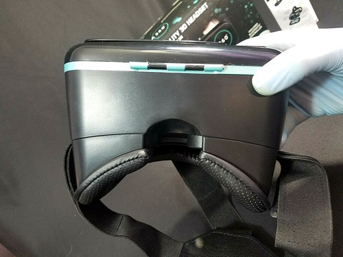 Utopia 360 Virtual Reality 3D Head Set With Controller & Batteries - Picture 9 of 11