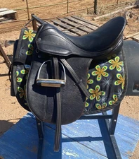 18" Courbette Marschall - barely used - Gorgeous Black texture Leather - Rare!