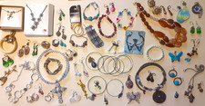 LOT COSTUME JEWELRY 2 lbs over 63 pieces necklaces, earrings, bracelets LO8