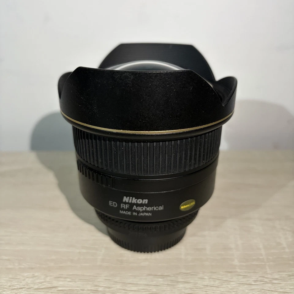 Lente ultra gran angular Nikon AF NIKKOR 14 mm f/2,8D ED - Hecha en Japón Foto 3 de 4