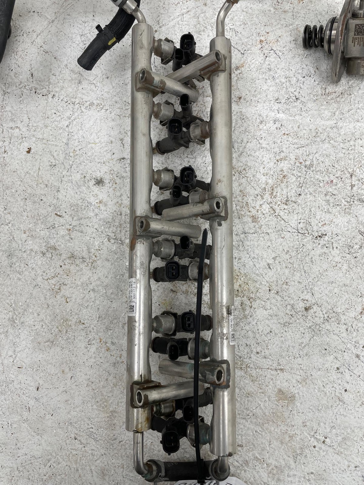 2016-2020 BENTLEY BENTAYGA FUEL RAIL INJECTOR SET LEFT AND RIGHT 12 PIECE *28K*