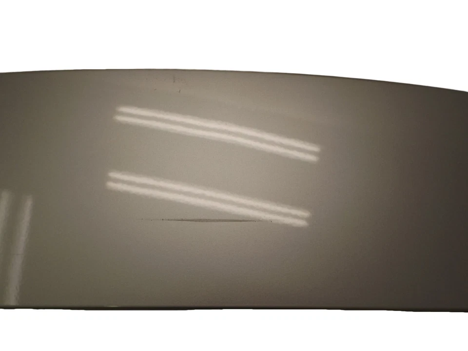 2002-2006 BMW 325xi Rear Wing Spoiler Used OEM 8235987 - Imagem 3 de 4