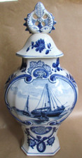 VILLEROY & BOCH METTLACH DELFT DECKELVASE (10737)