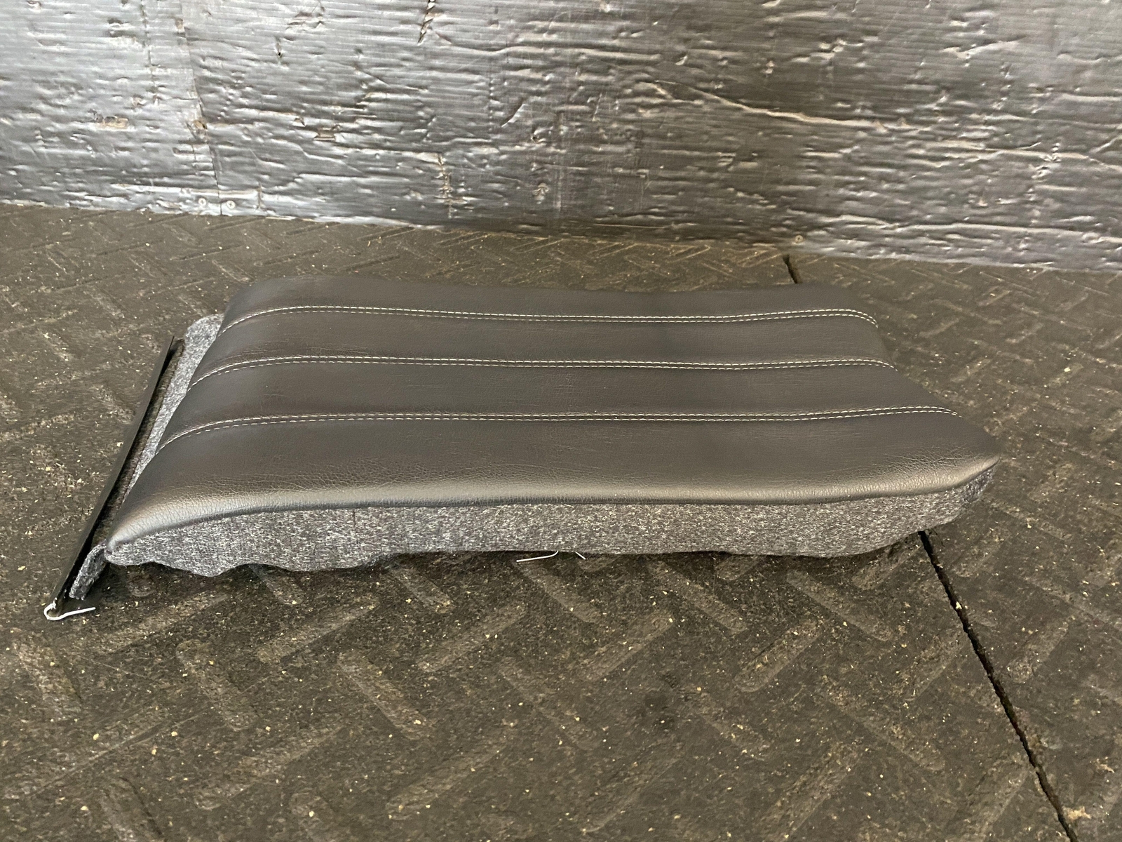 08-19 MASERATI GRANTURISMO FRONT DRIVER SEAT BACKING BLACK LEATHER WHITE STITCH
