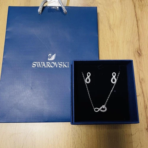Conjunto de collar y pendientes Swarovski Infinity con caja de JPN - Imagen 1 de 2