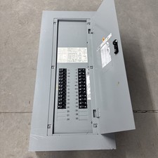 GE A SERIES 225 AMP 277/480V MLO 30 SPACE PANELBOARD AEF3302MT  NEMA 1 USED