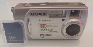 Samsung Digimax 301 3.2MP Vintage Digital Compact Camera + 512MB SD Card