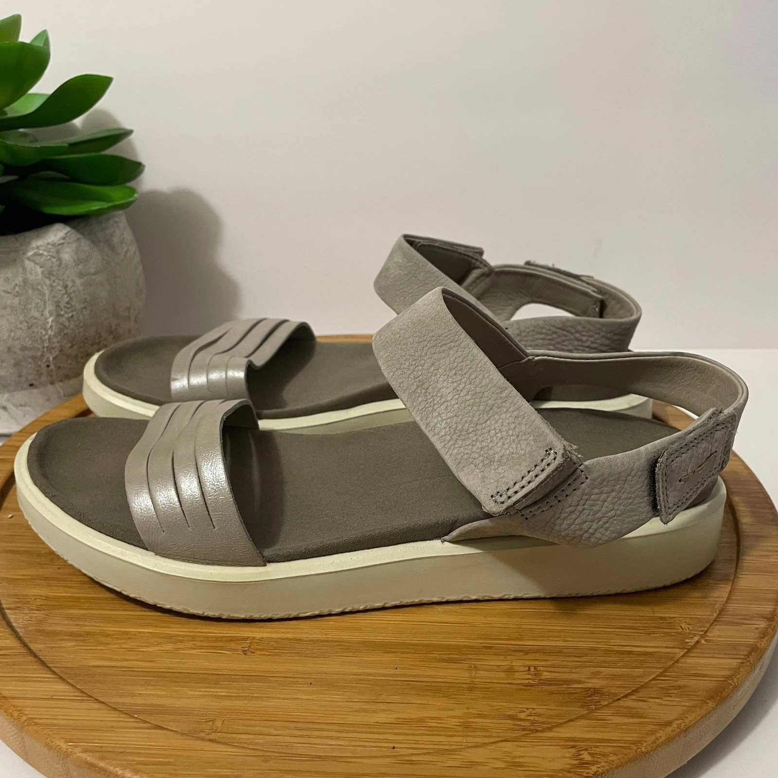 Sandali ECCO Flowt Moon Rock in pelle grigio metallizzato tacco grosso misura 10