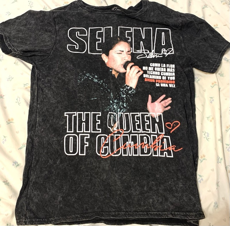 Selena Quintanilla Tour T Shirt M  Amor Prohibido Queen of Cumbia Graphic Print