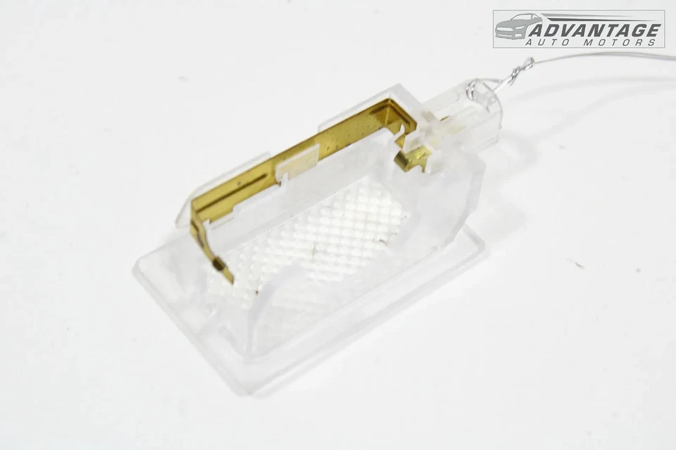 Chrysler 300 2012-2023 puerta trasera izquierda o derecha luz cortesía lámpara OEM Foto 3 de 4