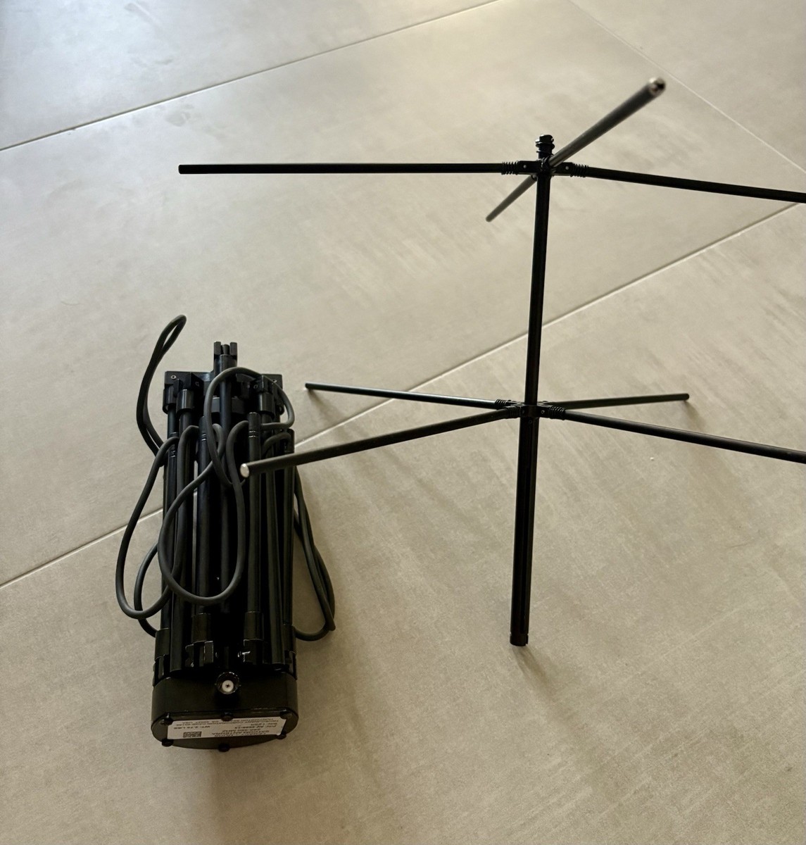 Trivec-Avant AV 2055-13 Satellite Communication Satcom Antenna UHF