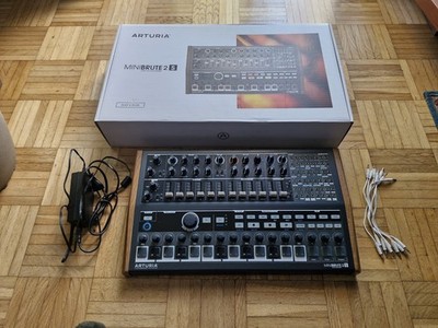 Arturia Minibrute 2S Semi-Modularer Synthesizer mit Sequencer Inkl OVP und Kabel