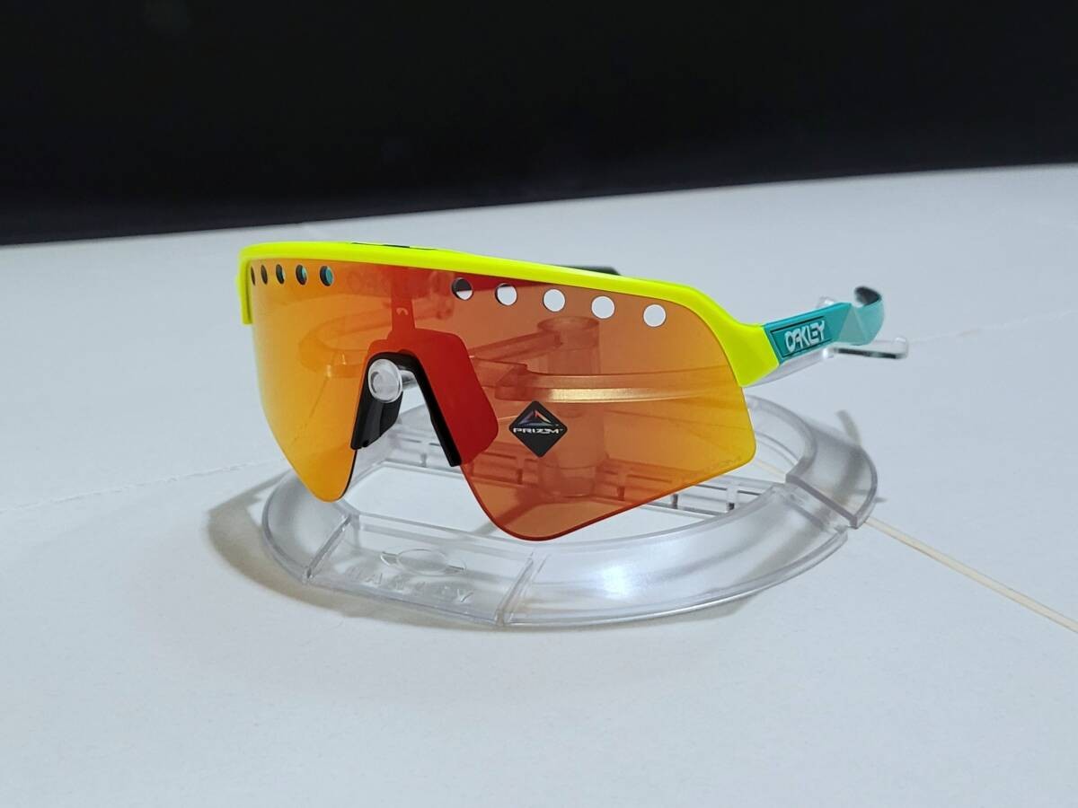 Gafas de sol Oakley Sutro Lite Sweep ventiladas Stro Prizm rubí