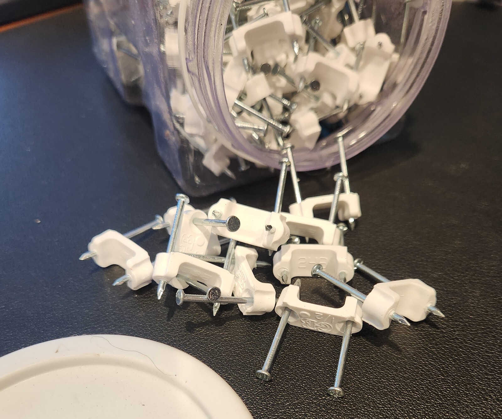 Gardner Bender Insulated Staples, 1/2 Inch, Secures Romex, 211 pieces