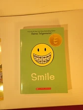 Smile by Raina Telgemeier (2010, Trade Paperback)