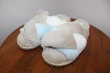 P.J. SALVAGE WOMENS OPEN-TOE SLIPPERS FAUX FUR STONE BEIGE BLUE WHITE SIZE XL