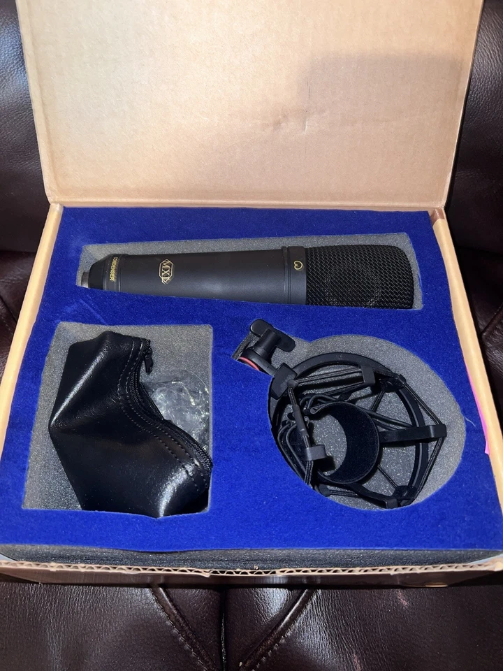 MXL-2003 Large Capsule Condenser Microphone w/ Original Box & Shock Mount - Image 3 of 3