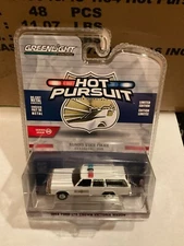 Greenlight Hot Pursuit 1988 Ford LTD Crown Victoria wagon Illinois State police