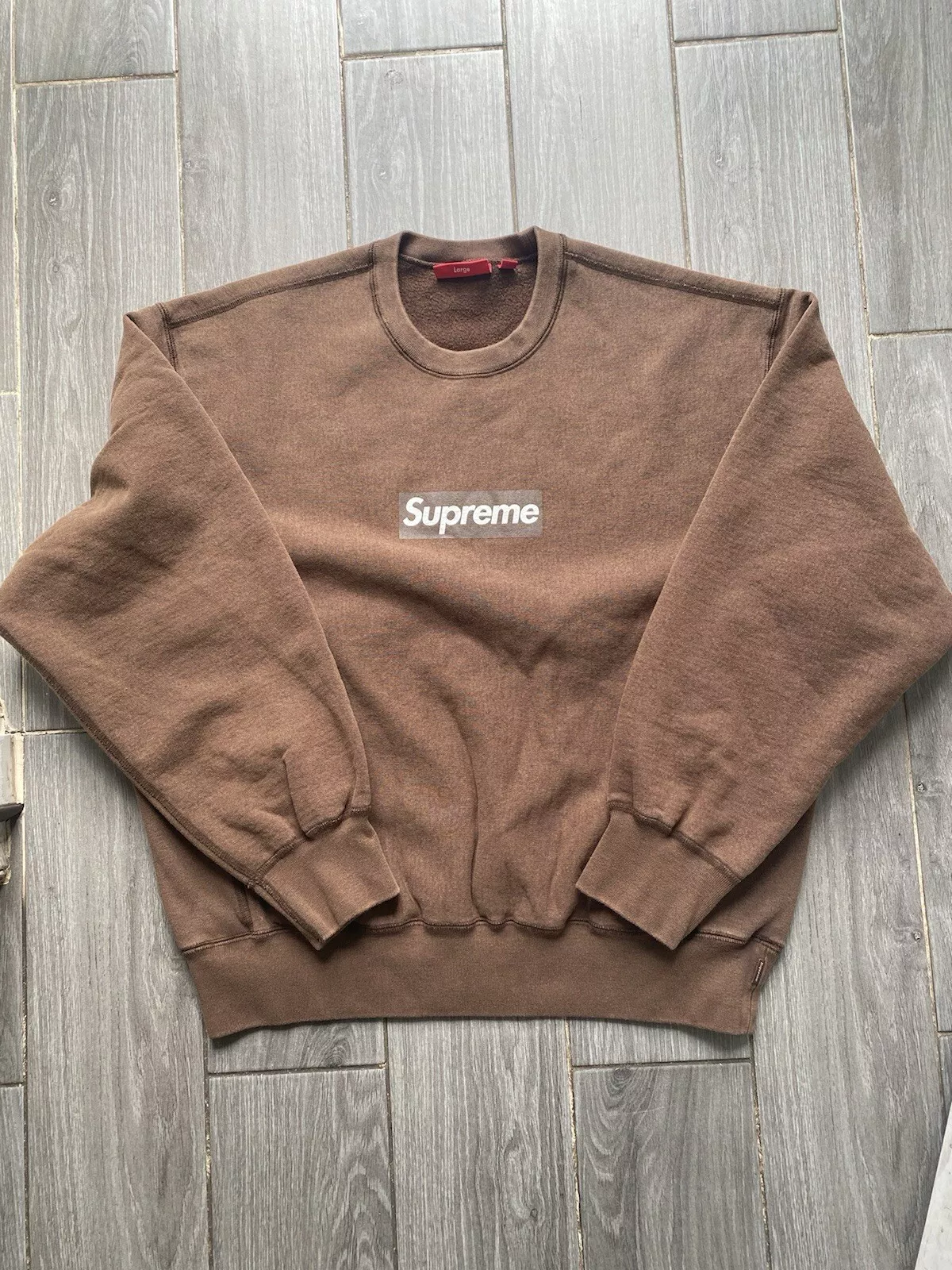 Grande boîte lavée suprême logo col rond marron