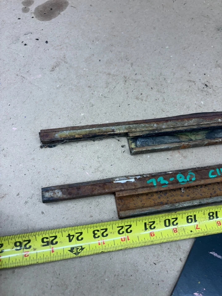 73 75 77 79 80 CHEVROLET GMC K5 K10 C10 K30 C30 OE RH LH PUERTA RIELES DE RIELES DE VIDRIO Foto 2 de 4