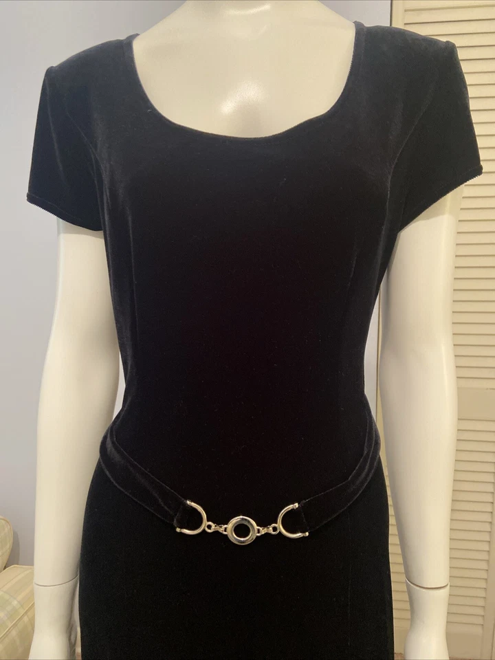 Vestido De Colección Glam ESCARLATA NEGRO Terciopelo Abertura Frontal Cinturón Detalle Hebilla Plateada Talla 5/6 Foto 4 de 4