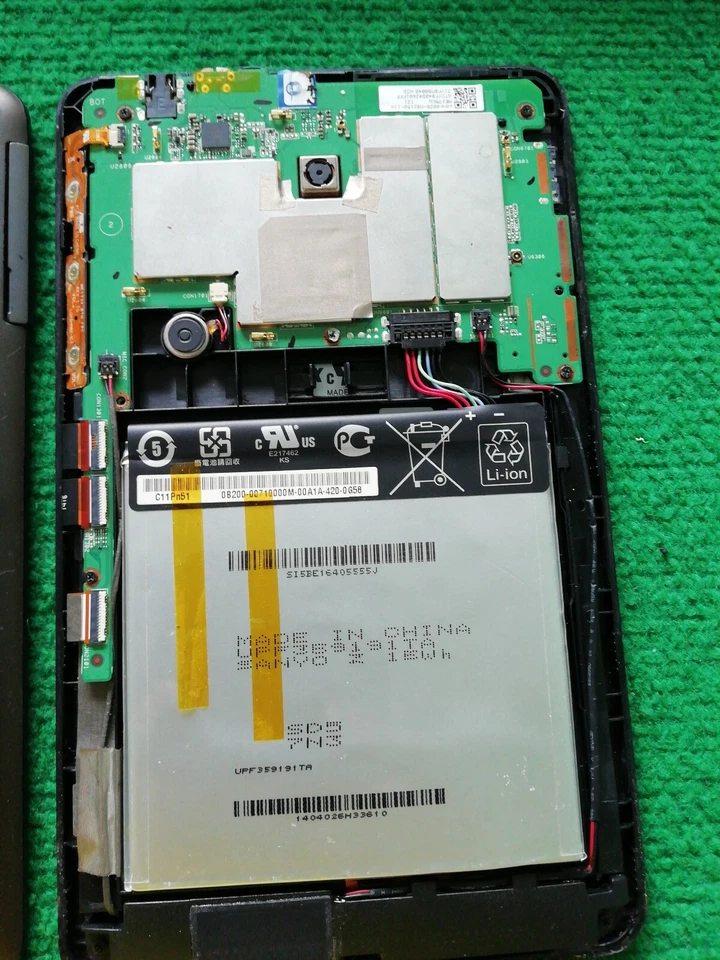 Tablet ASUS non Si Accende Da Riparare Schermo in buone Condizioni  - Immagine 2 di 4