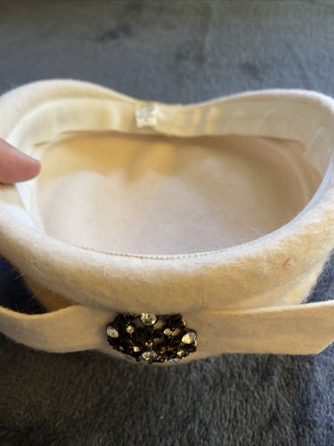 Vintage USA Union Made 1940s Cream Wool & Rhinestone Centerpiece Pillbox HAT - Picture 9 of 11
