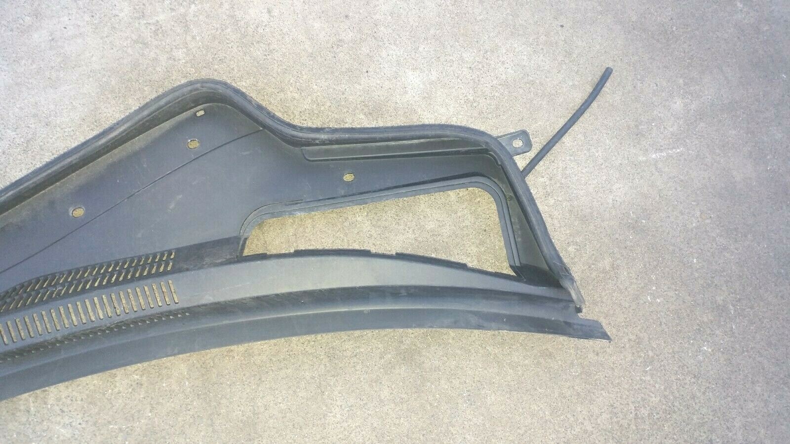 14 Maserati Ghibli M157 Q4 Front Windshield Wiper Cowl Vent Panel 670010468