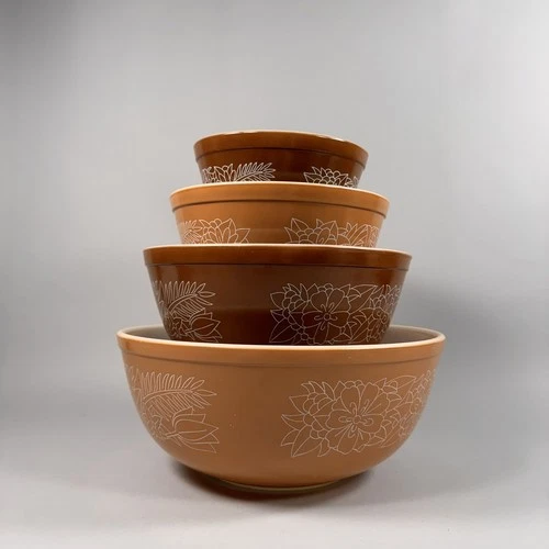 Perfect Vintage 4 Piece Pyrex Woodland Brown Floral Mixing Bowl Set. ships free!