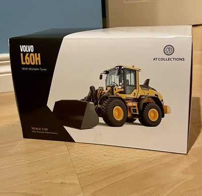 AT COLLECTIONS VOLVO L60H RADLADER IM MASSSTAB 1:32