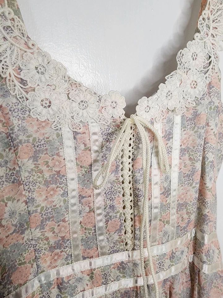 Talla Pequeña Vintage Gunne Sax Romántico Rosa Floral Corsé Forrado Pradera Vestido Encaje Foto 3 de 4