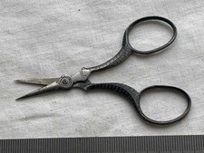 JOLIE PETITE PAIRE DE CISEAUX ANCIENS DÉCORÉS 8CM