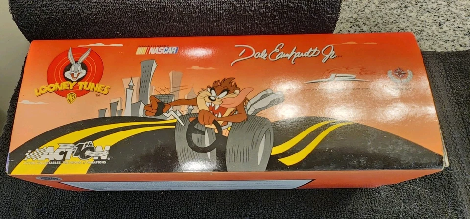 Dale Earnhardt Jr 2002 #8 Looney Tunes Revancha Monte Carlo Club Car Bank 1:24 Foto 2 de 4