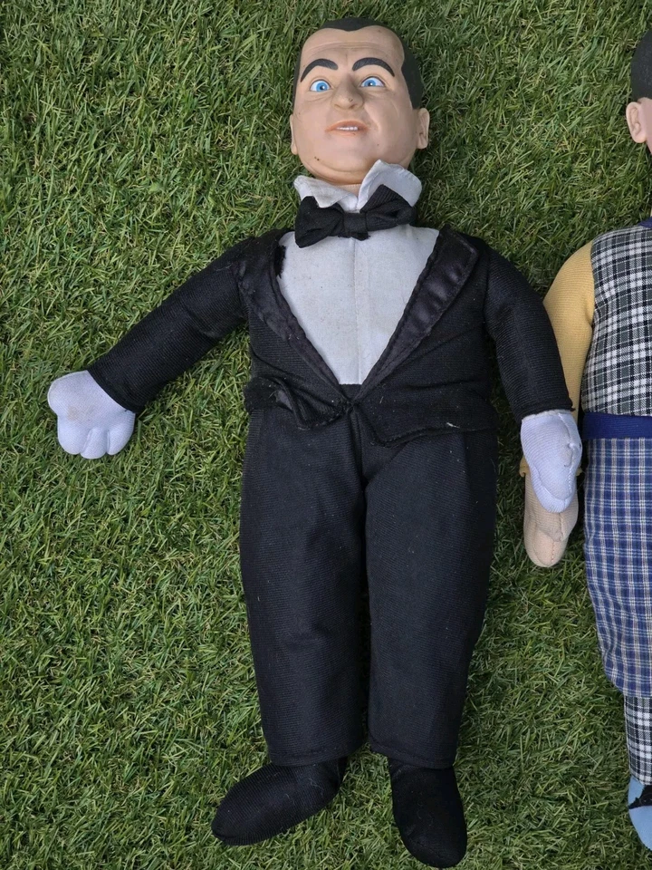 Lote de juguetes de peluche vintage de tres chiflados - 3 juguetes, médico, casual y tema de fiesta Foto 4 de 4