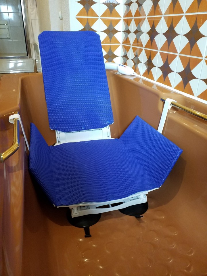 Aquatec Orca Battery Powered Bath Lift RRP £290 eBay