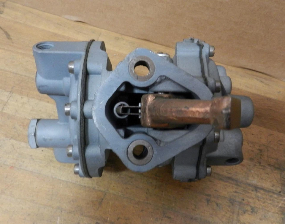1951-56 Nash Ambassador Divco 3.8L 4.2L 6-Cyl rebuilt dual action fuel pump 9799 - Image 2 of 4