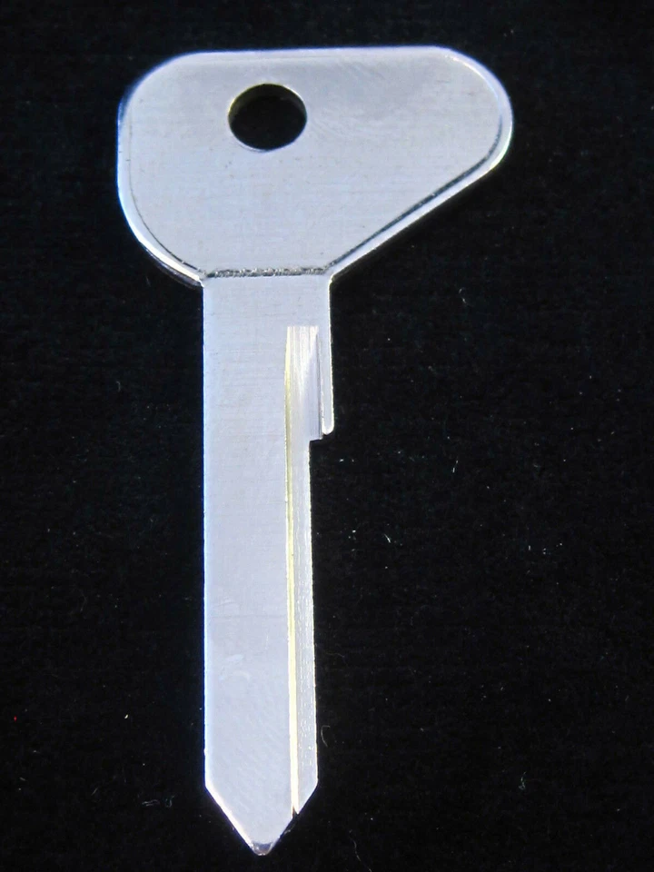 VW71A VOLKSWAGEN BUS & CAMPER COMBI KEY 1971-79, VW THING 1973-1974 "R" Profile - Imagem 2 de 4