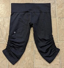 Lululemon Women's Sz M/L Charcoal Grey Ebb & Flow Seamless Cropped Leggings 1807