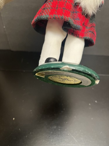 Byers Choice Carolers 1992 Girl White Fur Muff Hat Red Blue 9.5" Signed Numbered - Picture 11 of 11