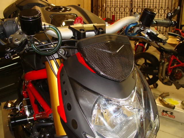 Cockpit cover Ducati Streetfighter 1098 protection compteur carbone rigide