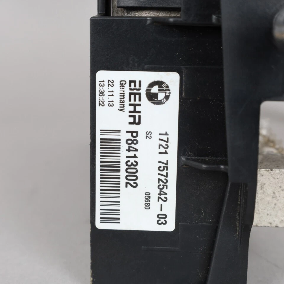 2009-2019 BMW 535i 550i 750i Engine Oil Cooler 17217572542 OEM Used Foto 4 de 4